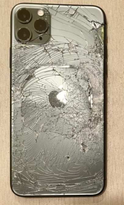 iPhone11 ProMax画面、背面割れ 買取 富山市】車に轢かれた 
