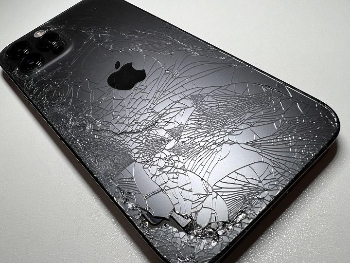 iPhone12Pro 背面ガラス割れ
